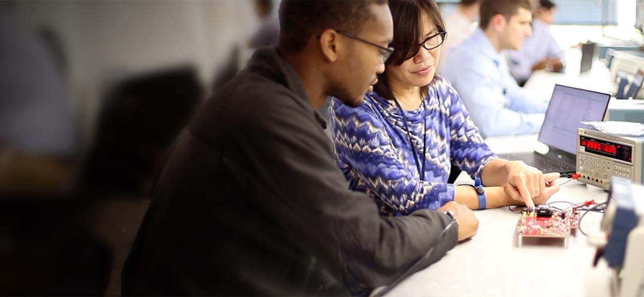 公司工程師反復驗證現(xiàn)場圖片